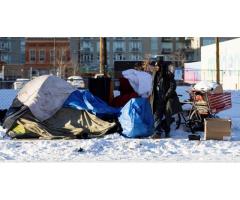 Власти спасают бездомных после гибели восьми человек от холода