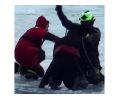 Пожарные и полиция спасли троих мужчин из ледяной ловушки