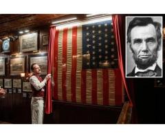 Стейк-хаус в Нью-Йорке выставил флаг с гроба Линкольна